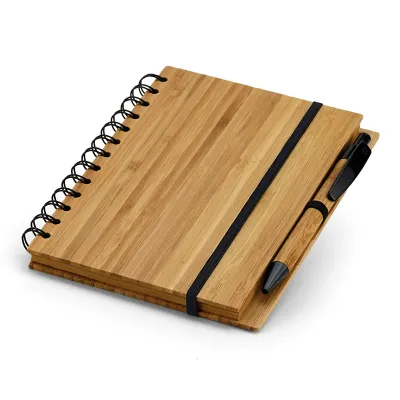 Caderno com capa dura em bambu
