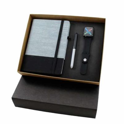 Kit Boas Vindas com caderneta com capa de tecido, caneta em metal, relógio smart. Gravação nas peças e na tampa da caixa