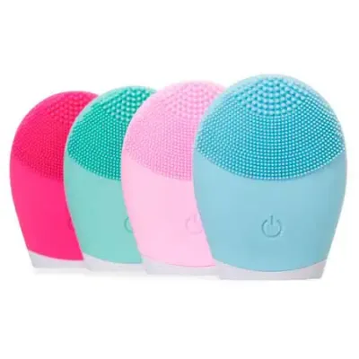 Massageador facial possui 3 tamanhos de cerdas 
