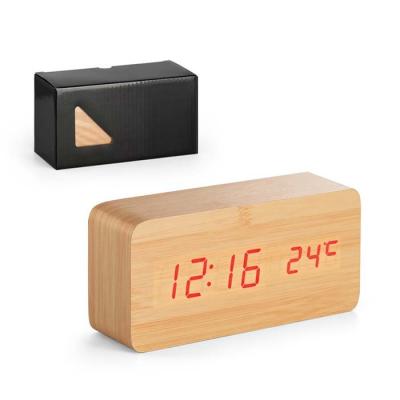 Relógio em MDF com calendário, alarme e termômetro.