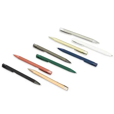 Caneta metálica com ponta e clip em plástico