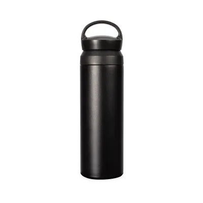 Garrafa térmica com capacidade de até 500ml.