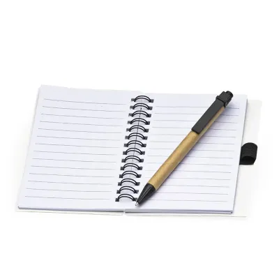 Caderneta aberta com caneta  - 1801234