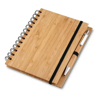 Bloco de anotações ecológico com caneta. Capa de bambu