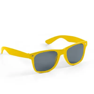 Óculos de sol amarelo