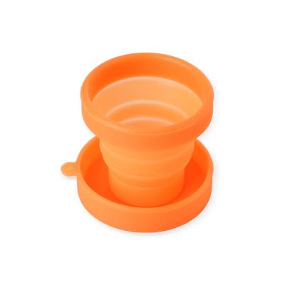 Copo retrátil laranja com capacidade de 170ml