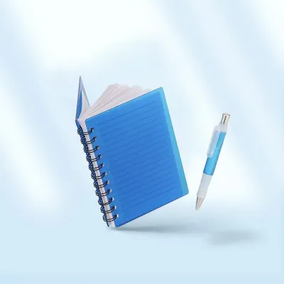 Caderneta plástica azul wire-o com caneta e suporte para encaixe. Caneta plástica com detalhe emborrachado, carga esferográfica na cor azul e acionamento por clique. - 1986894