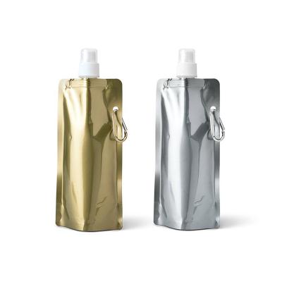 Squeeze dobrável com mosquetão e tampa é um produto prático e versátil. Feito para facilitar o tr...