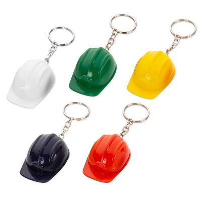 Chaveiro em formato de capacete de segurança EPI, material plástico.