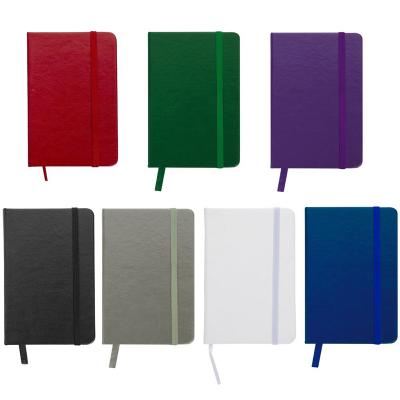 Caderneta de couro sintético é um item elegante e prático para suas anotações. Com um elástico pa...