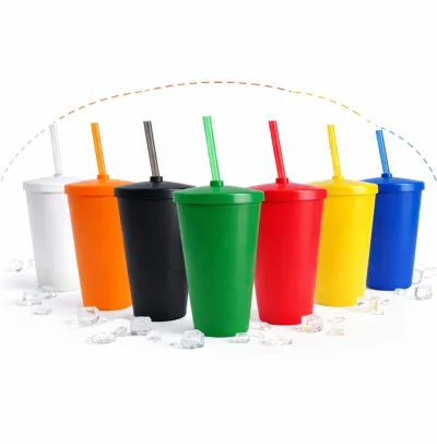 Copo com Tampa e Canudo 550ml 1