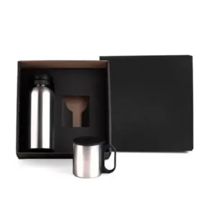 Kit Garrafa e Caneca Inox, em caixa