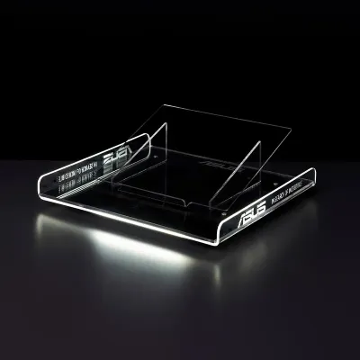 Display de acrílico iluminado com LED para o lançamento do Asus Zenbook, destacando características e marca, ideal para atrair consumidores em lojas. - 1966202