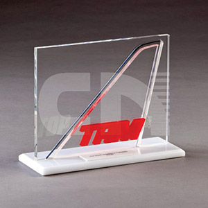Troféu em acrílico branco e cristal com logo colorido personalizado