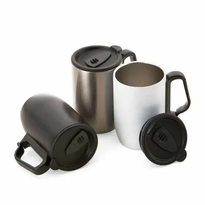 Caneca em aço inox parede dupla, conserva temperatura, alça de mão plástica e tampa com vedação. ...