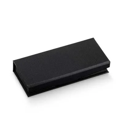 Estojo para 2 esferográficas. Fecha com imã. Com forro de veludo. 193 x 87 x 34 mm.