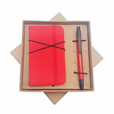 Kit com bloco de anotação e caneta em caixa kraft