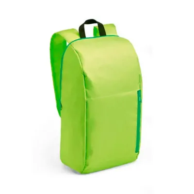 Mochila. 600D. Bolso exterior frontal com zíper. Parte posterior almofadada, com sistema de apoio...