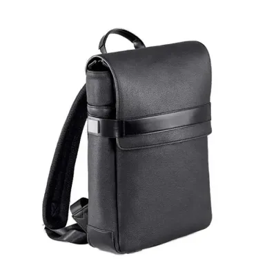 A mochila EMPIRE é sofisticada, construída em polipele texturada de elevada qualidade. O comparti...