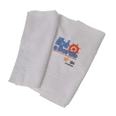 toalha de praia com bordado e logo impresso