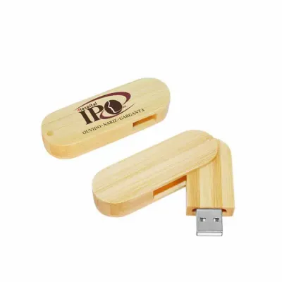 Pen drive giratório produzido com resina e raspas de madeira