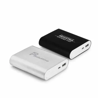Power Bank acompanha cabo USB e micro USB